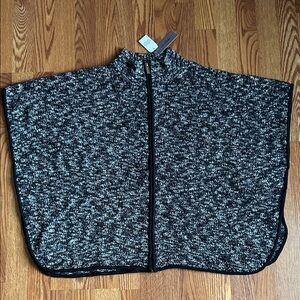 Moda Black and White Marled Poncho